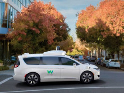 Waymo и Cruise ждут лицензии о том, чтобы взимать оплату за свои электромобили