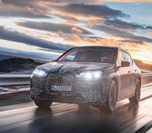 Электрические кроссоверы BMW iX испытают на живучесть в суровом арктическом климате