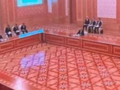 Гигантский стол на Каспийском саммите, за которым сидел Путин, стал мемом