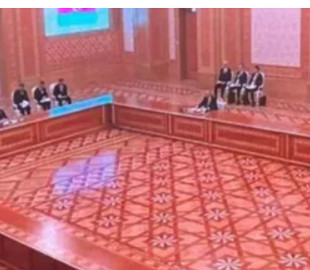 Гигантский стол на Каспийском саммите, за которым сидел Путин, стал мемом