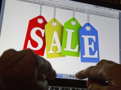 Пьяный китаец купил на интернет-распродаже свинью, саламандру и павлина и очень удивился с утра