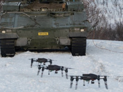 Норвегія випробувала керування роєм дронів з БМП CV90: яке вони мали завдання