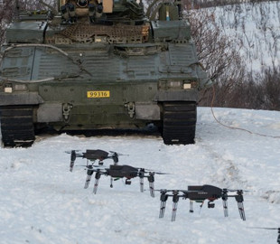 Норвегія випробувала керування роєм дронів з БМП CV90: яке вони мали завдання