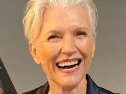 74-річна Мей Маск у купальнику знялася для глянцевого журналу (ФОТО)