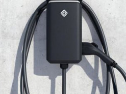 Rivian построит 3500 устройств быстрой зарядки в США и Канаде