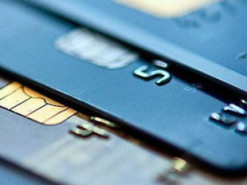 У жінки невідомі викрали з банківської картки понад 52 тисячі гривень