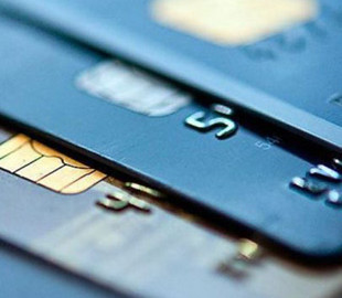 У жінки невідомі викрали з банківської картки понад 52 тисячі гривень