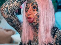 Девушка с татуировками по всему телу показала старый снимок с «чистой» кожей