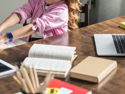 Всі учбові заклади України переходять на дистанційну форму навчання