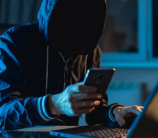 Шахраї телефонують жителям Кіровоградщини та просять грошей для військових від імені голів районних адміністрацій
