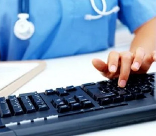 Проблему с компьютерами и доступом к интернету в больницах пообещали решить