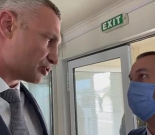 Кличко не смог встретиться с Меркель в аэропорту и стал героем мемов