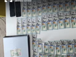 Купували iPhone за підроблені купюри: у Києві судитимуть групу аферистів