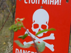 На Чернігівщині цивільне авто підірвалося на міні: є загиблі