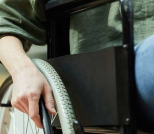 Оновлено правила виїзду за кордон у разі супроводу осіб з інвалідністю