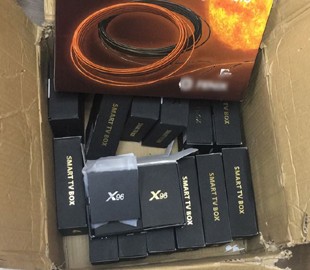 У Києві поліція виявила офіс з продажу смарт-приставок для незаконної трансляції телеканалів