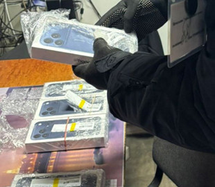 У Рава-Руській українець намагався перевезти в багажнику контрабанду iPhone 17