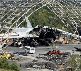 У Гостомелі розбирають легендарну «Мрію»