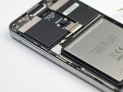 Чому смартфон не вмикається: основні причини та що робити