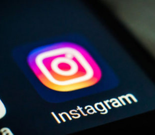 Instagram включил в Украине функцию добавления музыки в "сториз"