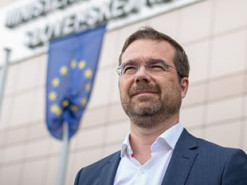 Словакия хочет усилить карантин: рассматривают выход из дома по SMS