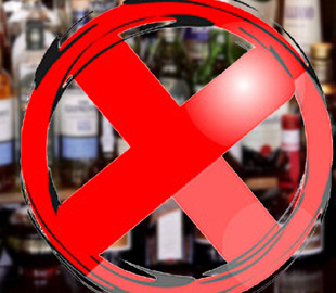 Возможный запрет на продажу алкоголя и сигарет в Украине высмеяли яркой фотожабой