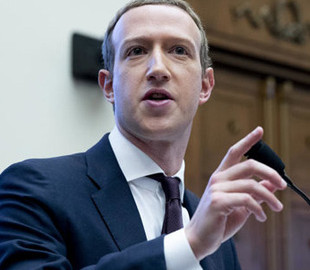 "Это неправда". Цукерберг отверг обвинения в адрес Facebook о погоне за прибылью