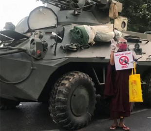 В Мьянме на фоне протестов почти полностью отключили интернет