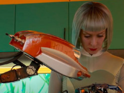 Андроиды наступают: вышел трейлер комедии «Большой баг» от Netflix