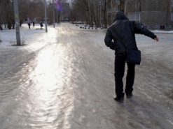 Опять маску забыл: гололедицу в Украине высмеяли меткой фотожабой