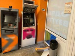 В Харькове неизвестные разбили стекло магазина и повредили терминал