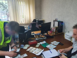 У Києві підприємець намагався продати ЗСУ гуманітарні позашляховики
