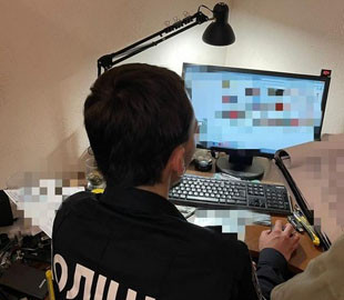 Мешканець Київщини зберігав понад 100 тисяч файлів порнографічного характеру за участі дітей