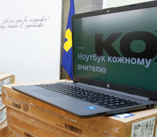 Міносвіти заявило про забезпечення двох третин вчителів ноутбуками