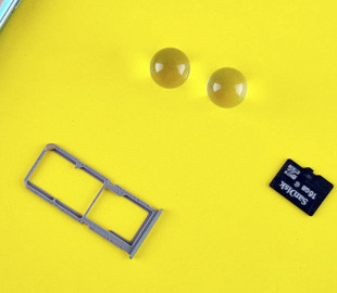 Фахівець розповів, чому у флагманських смартфонів більше немає слота для карт пам’яті