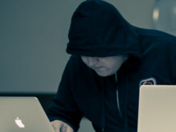 Девушку-антивакцинатора из Киева обманул «продавец» поддельных COVID-сертификатов