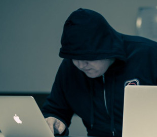 Девушку-антивакцинатора из Киева обманул «продавец» поддельных COVID-сертификатов