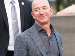 Основателя Amazon за его $10 миллиардов на «спасение климата» назвали лицемером