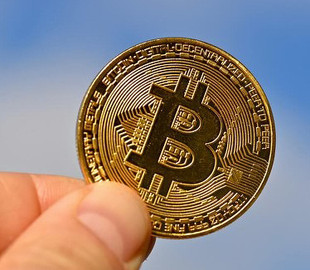 "Создатель" биткоина сравнил криптовалюту с масштабной финансовой пирамидой