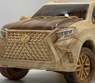 В сети показали удивительный Lexus GX 460, полностью вырезанный из дерева