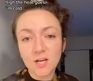 Американка случайно нашла у себя в ванной вход в тайную квартиру: видео стало вирусным