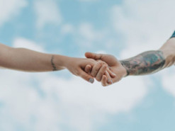 Як зберегти стосунки на відстані: що робити, щоб не втратити любов