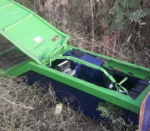 В Харькове украли банковский терминал и бросили на поле