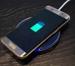 Samsung обвиняют в краже технологии беспроводной зарядки для смартфонов Galaxy