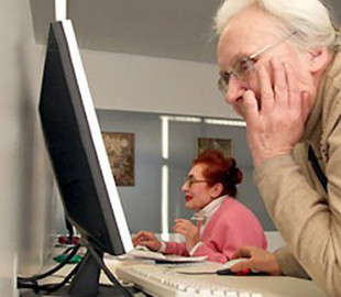 Команда айтишников запустила бесплатную техподдержку для пенсионеров и родителей школьников