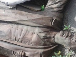 В Украине через ProZorro продают два памятника Ленина