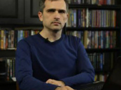 Розповсюджує фейки про ЗСУ: блогеру-мільйоннику оголосили підозру