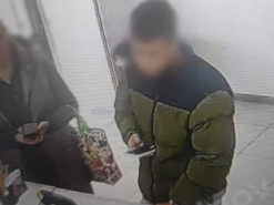 Замість «Iphone 15 Pro» та «Iphone 15 Pro Мах» шахрай надсилав покупцям муляжі телефонів