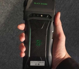 В Сеть попало "живое" фото игрового смартфона Xiaomi