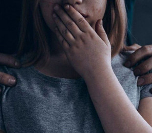 На Полтавщині двоє жінок виготовляти дитячу порнографію за участі своїх доньок